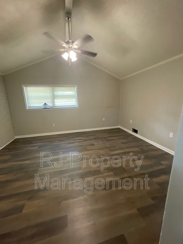 Building Photo - 9154 Haleville St