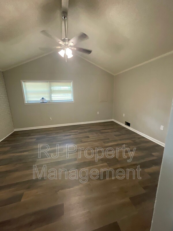 Foto del edificio - 9154 Haleville St