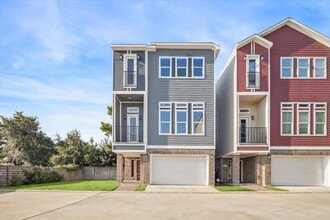 Building Photo - 2122 Oatfield Dr