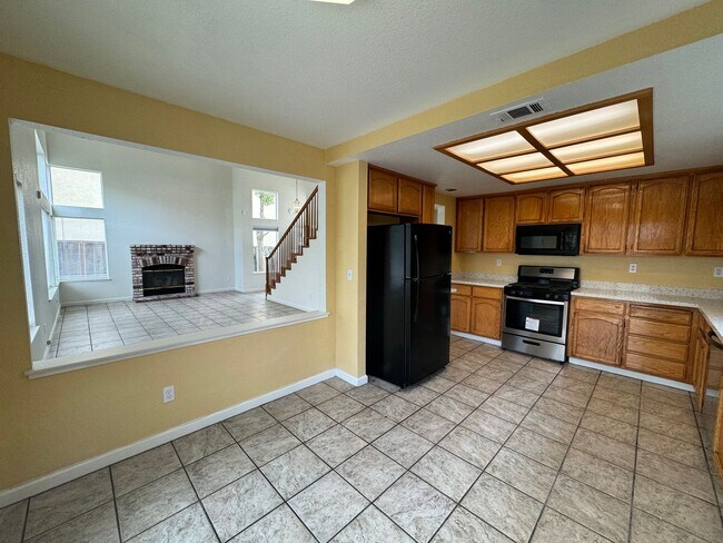Building Photo - Great 4 Bed 3 full Bath Home In Antioch