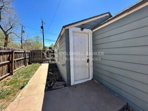 Building Photo - 2305 27th St