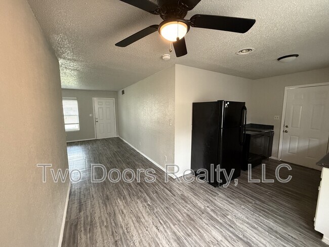 Building Photo - 605 SE 72nd St