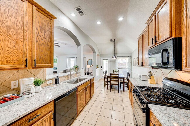 Building Photo - Property for Lease in Little Elm!