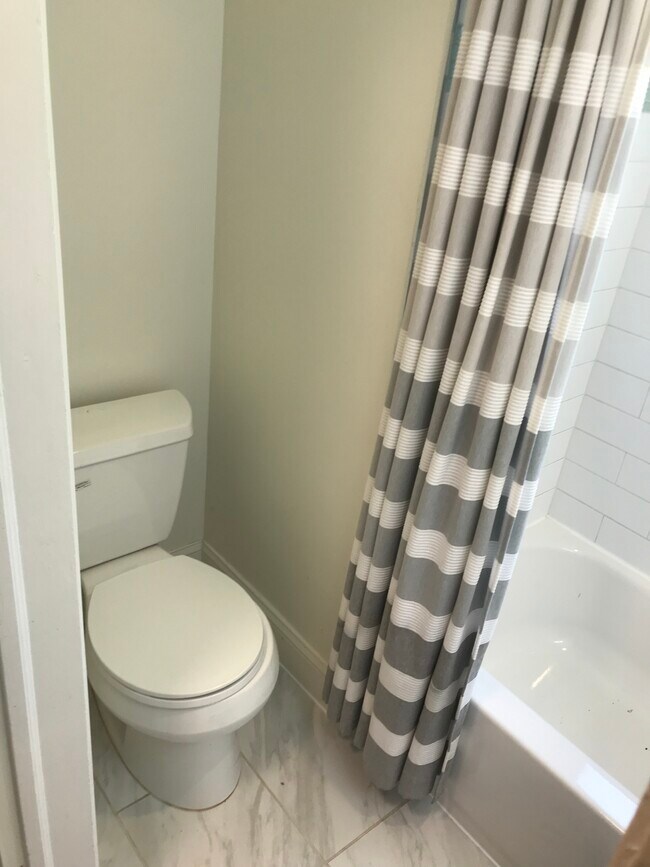Foto del edificio - 4421 River Rd NW