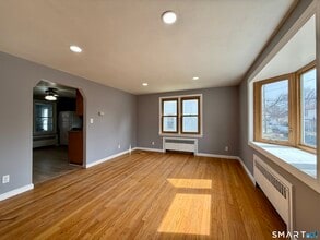 Building Photo - 37 Alexander Ave