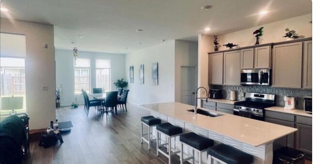 Building Photo - 2807 Gran Castillo Dr