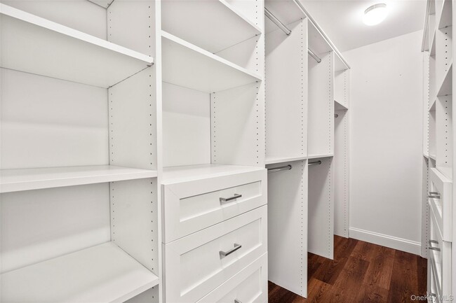 Building Photo - Byron