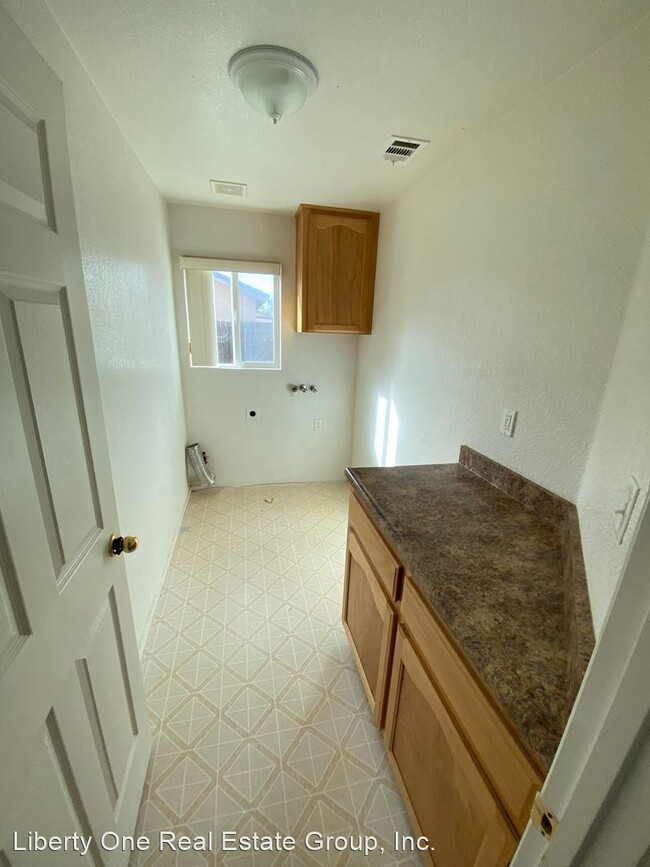 Building Photo - 4 br, 2 bath House - 847 Butte