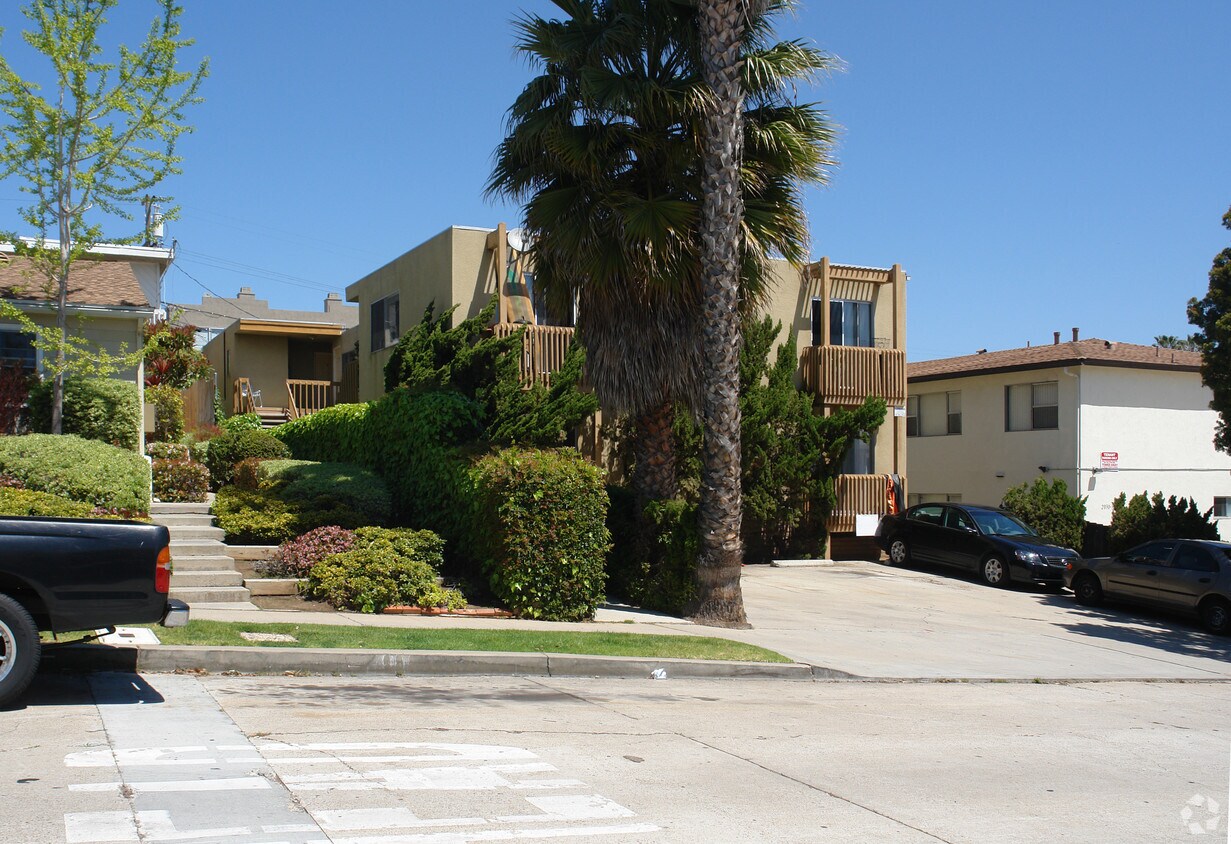 Foto del edificio - 2024 Reed Ave