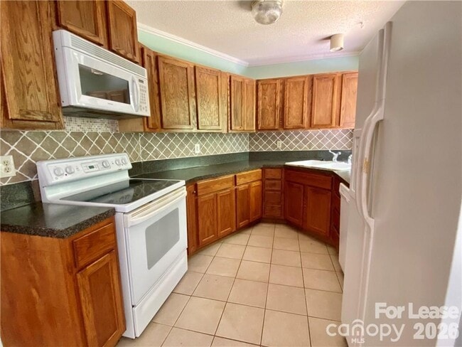 Building Photo - 3914 Aster Dr