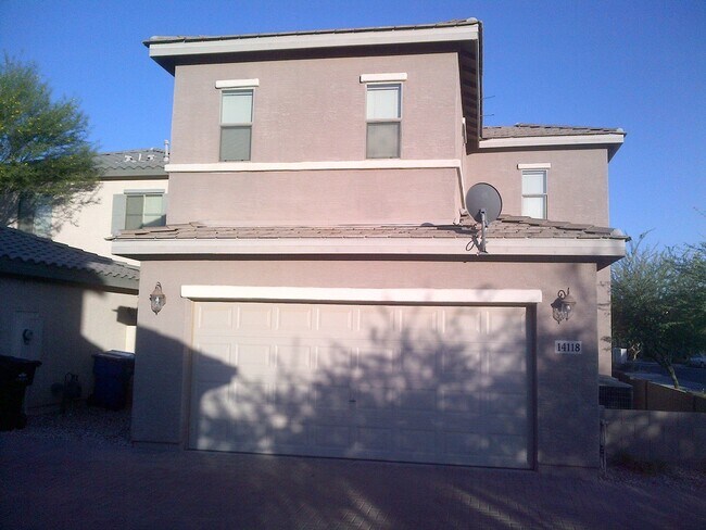 Foto del edificio - Large 4 bedroom, 2.5 bath in Surprise