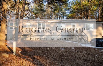 Building Photo - 100-102 Holly Ct