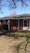 Building Photo - 2227 Donna Dr