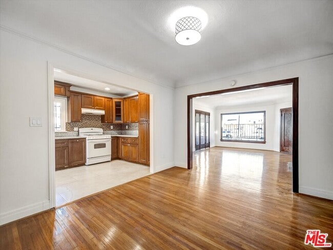 Foto del edificio - 243 N Berendo St