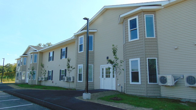 Building Photo - Sanford Pointe