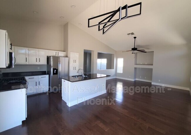 Foto del edificio - 40743 W Boone Ln