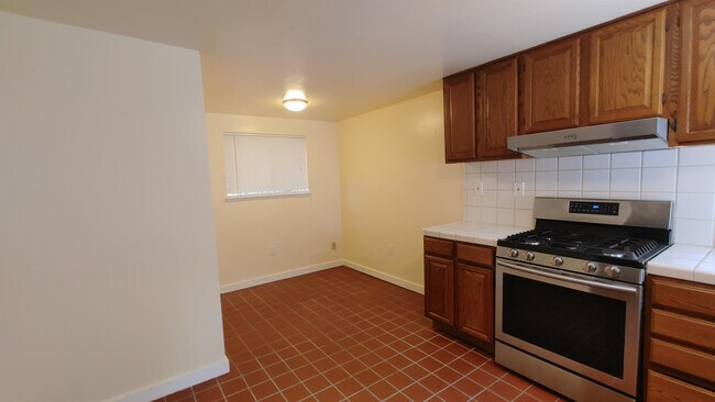 Building Photo - 4631 Lincoln Ave