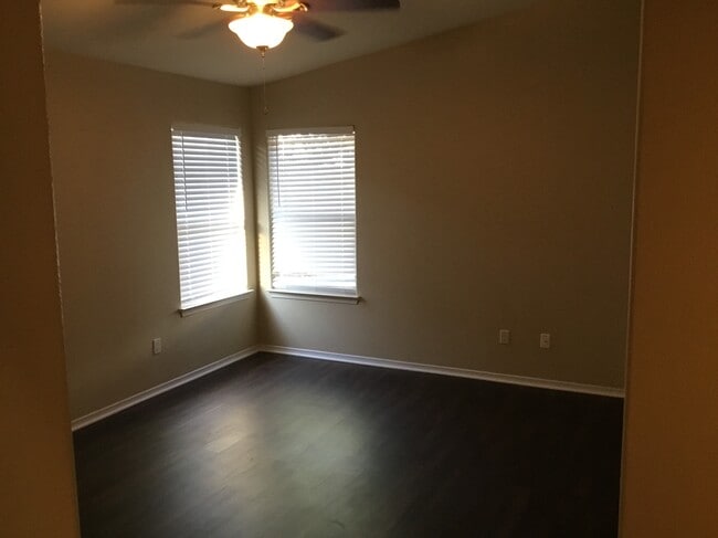 Building Photo - 1504 Kenwood Ct NW