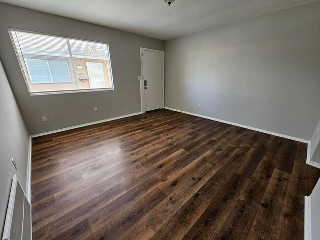 Foto del edificio - 2398 Velma Ave