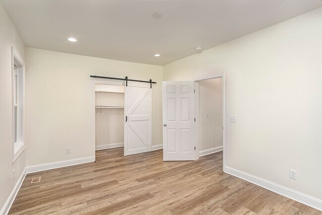Building Photo - Renovated Bungalow in East Durham!