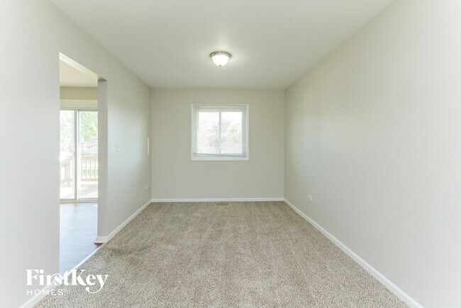 Building Photo - 607 Sullivan Ln
