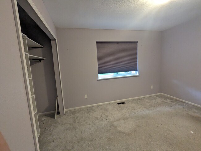 Building Photo - 6241 Willow Ln