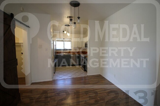 Foto del edificio - Beautiful 3-bed, 2-bath home now available...