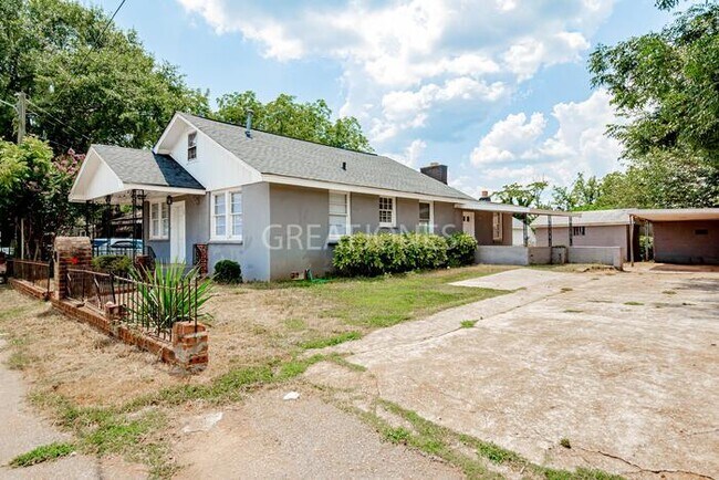 Building Photo - 12 Chaney St
