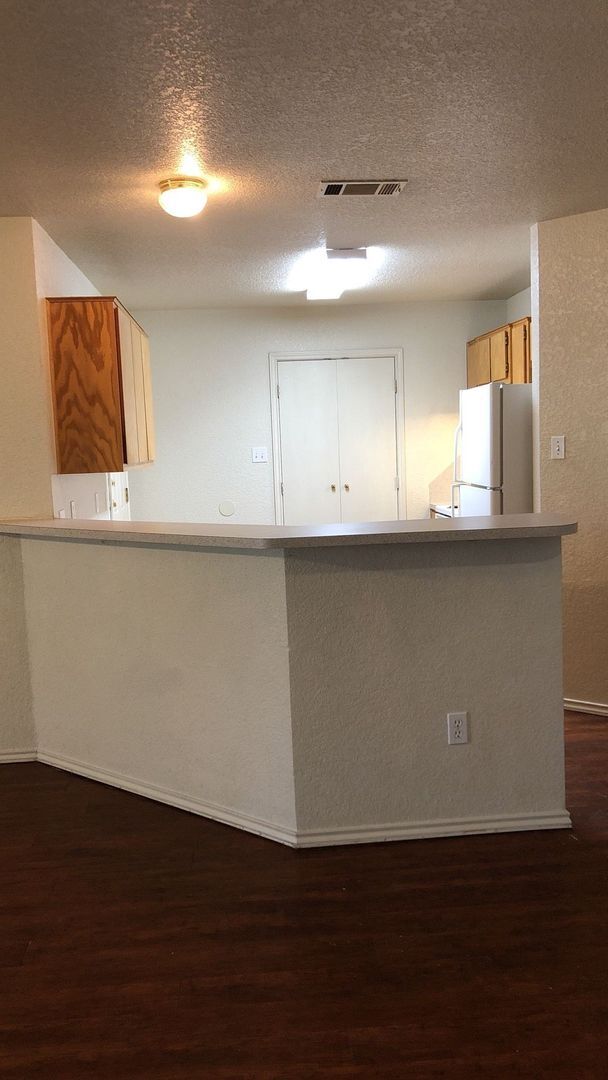 Foto del edificio - 2700 Alma Drive (A/B)