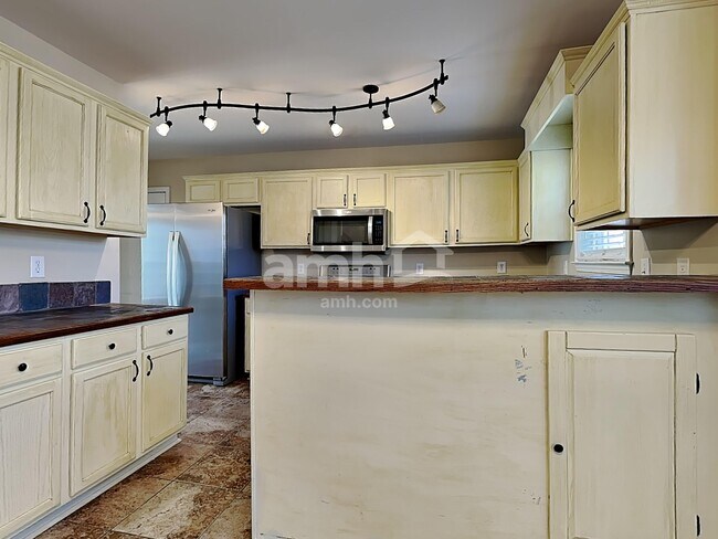 Foto del edificio - 6300 Willowdell Dr