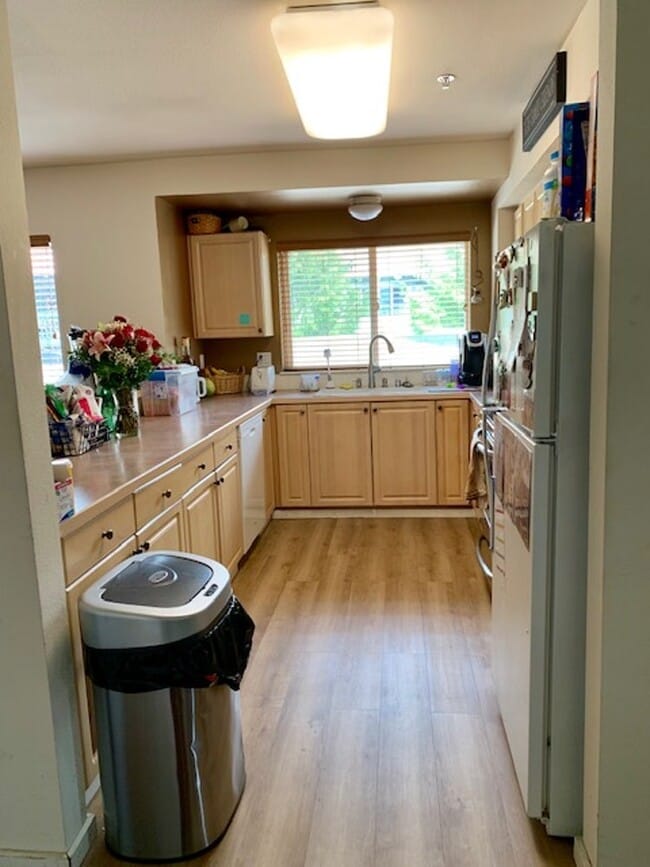 Kitchen - 15340 Macadam Rd S