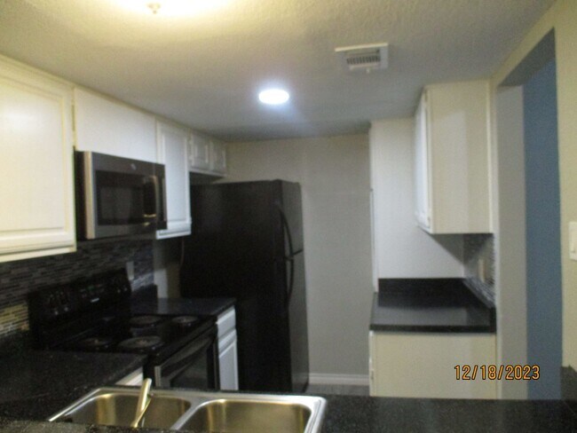 Foto del edificio - 2111 Park Willow Ln #C