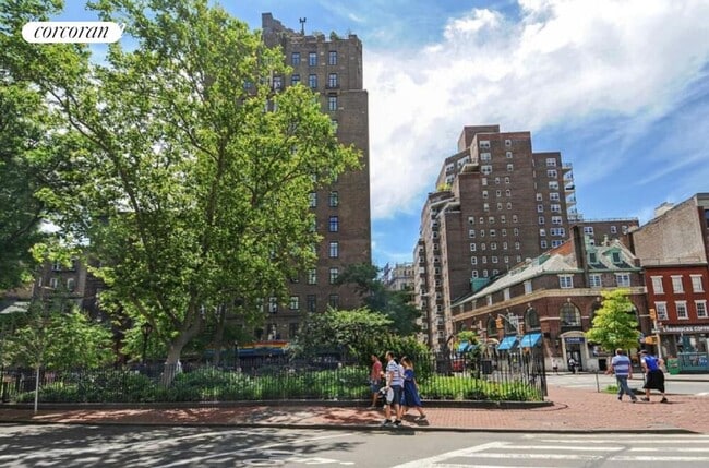 Foto del edificio - 163 W 10th St