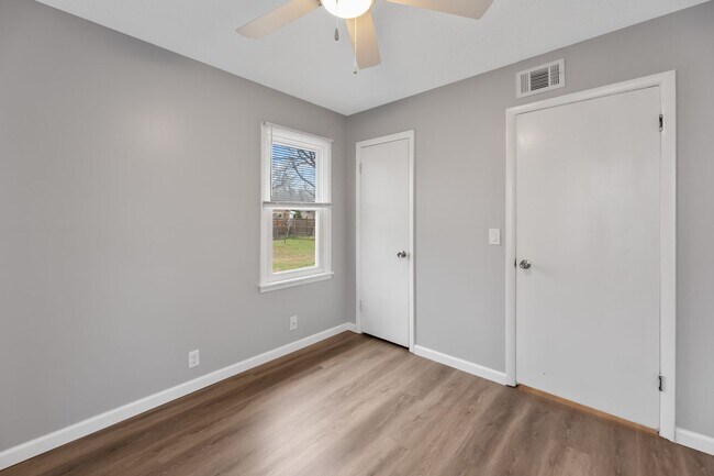Foto del edificio - Move in ready - 2 Bed 1 Bath In Quiet Neig...
