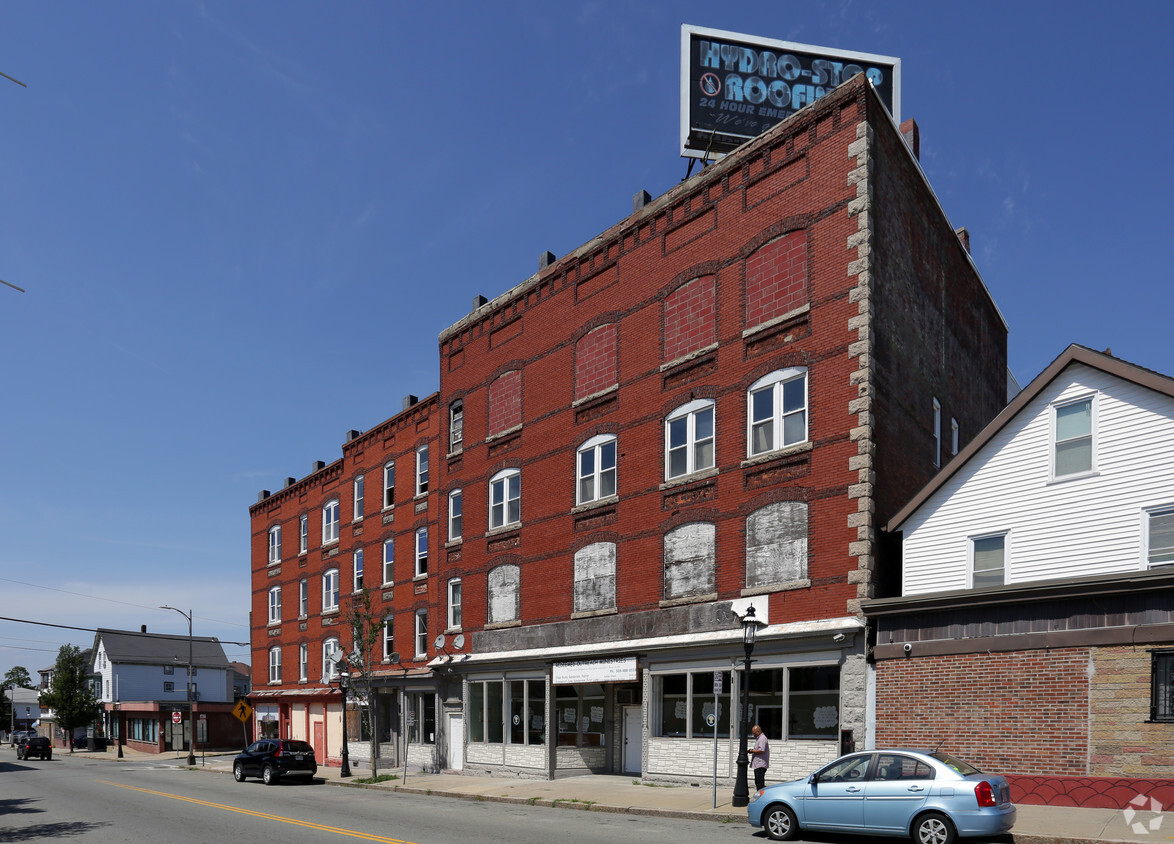 Building Photo - 1270-1288 Pleasant St