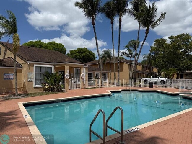 Foto del edificio - 8035 SW 21st Ct