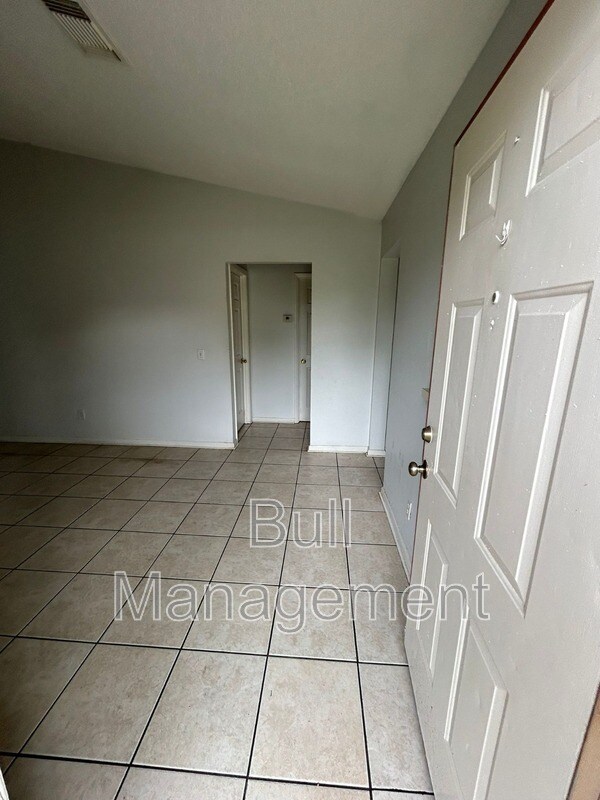 Building Photo - 18 Sandalwood Ct