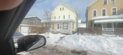 Building Photo - 164 Dupont St