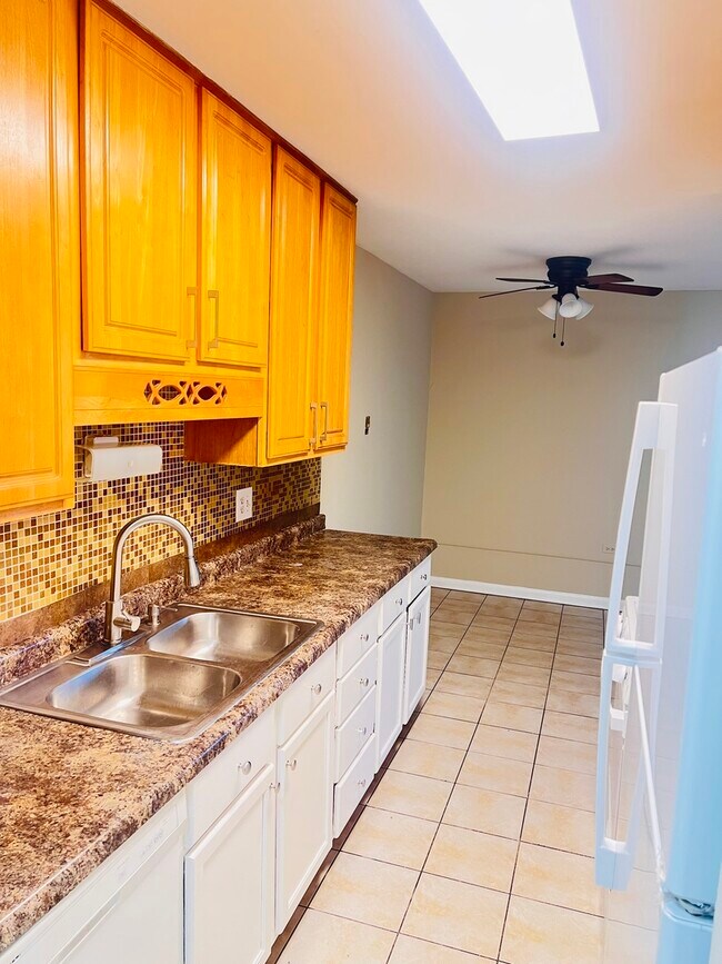 Foto del edificio - 655 Deepwoods Dr