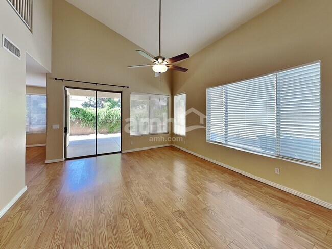 Foto del edificio - 9216 E Keats Ave