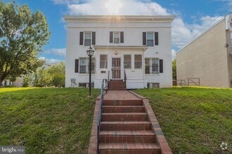 Building Photo - 1700 3rd St NE