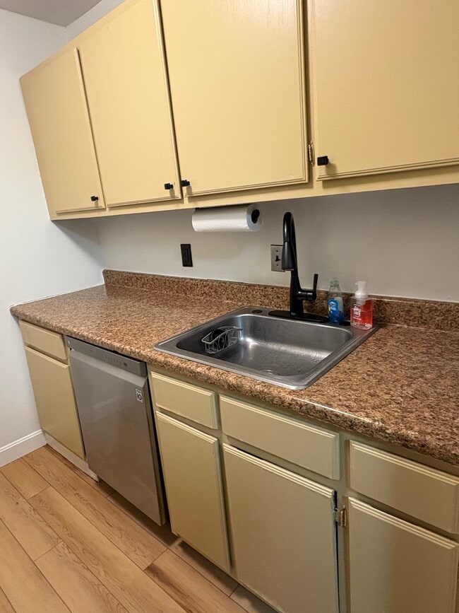 Foto del edificio - 392 S Main St