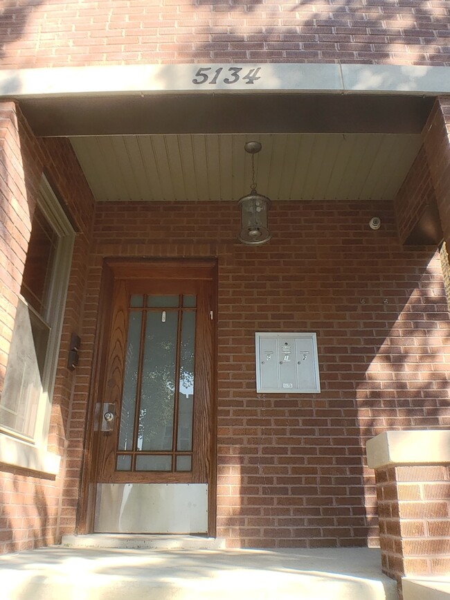 Building Photo - 5134 W Henderson St