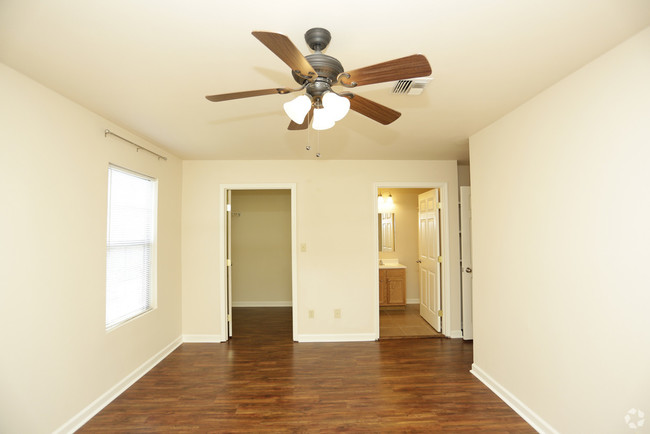 Foto del edificio - 327 Guidry Rd