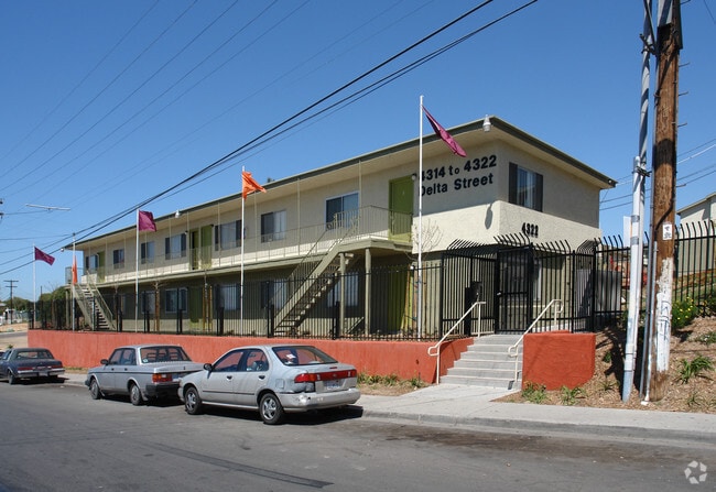 Building Photo - Villa Serena