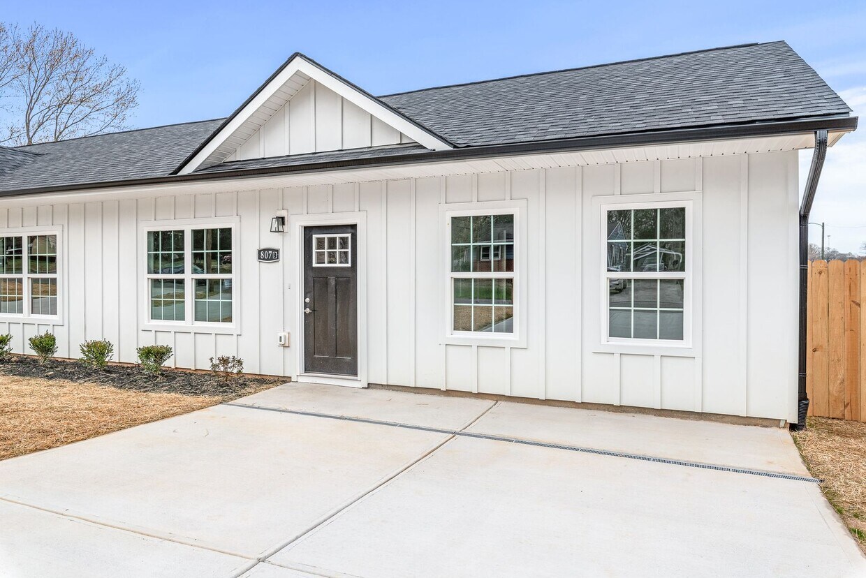 Foto principal - Beautiful Two Bedroom Duplex in Gastonia!