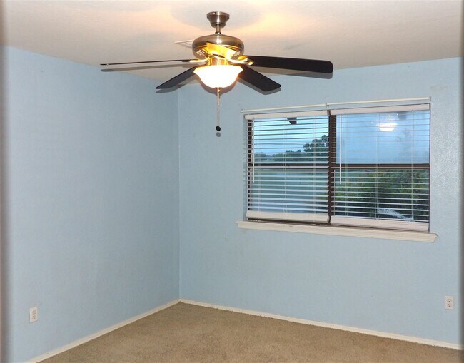 Foto del edificio - 4904 W Gore Blvd