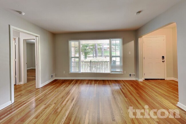 Foto del edificio - 381 Waterford Rd NW