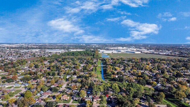 Building Photo - 7414 Battlewood Dr