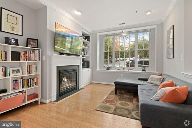 Building Photo - 2414 19th St NW